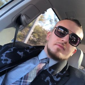 Meet your Posher, Elio